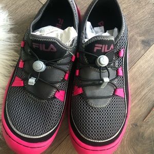 ✅ Brand New FILA Hiking Shoes women’s sz 9 pink